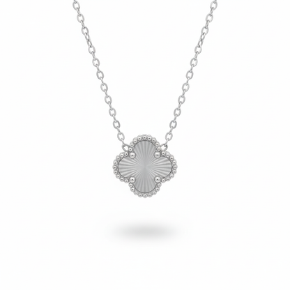 collier 4 leaf clover white