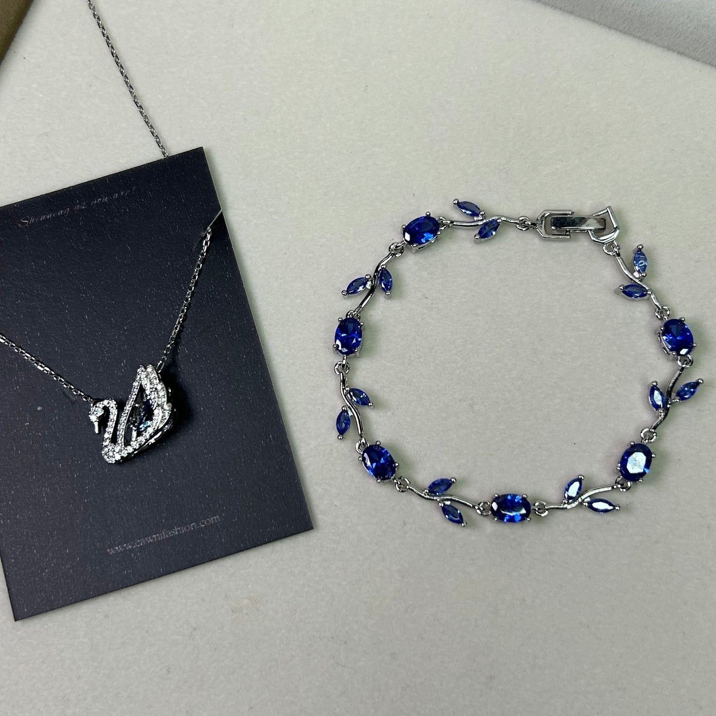 Ensemble Swan necklace blue X tulip bracelet blue