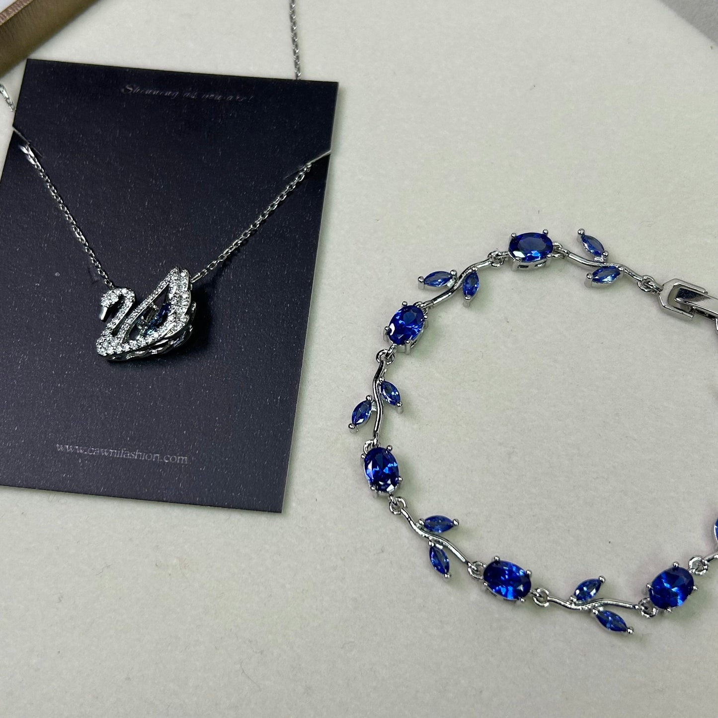 Ensemble Swan necklace blue X tulip bracelet blue