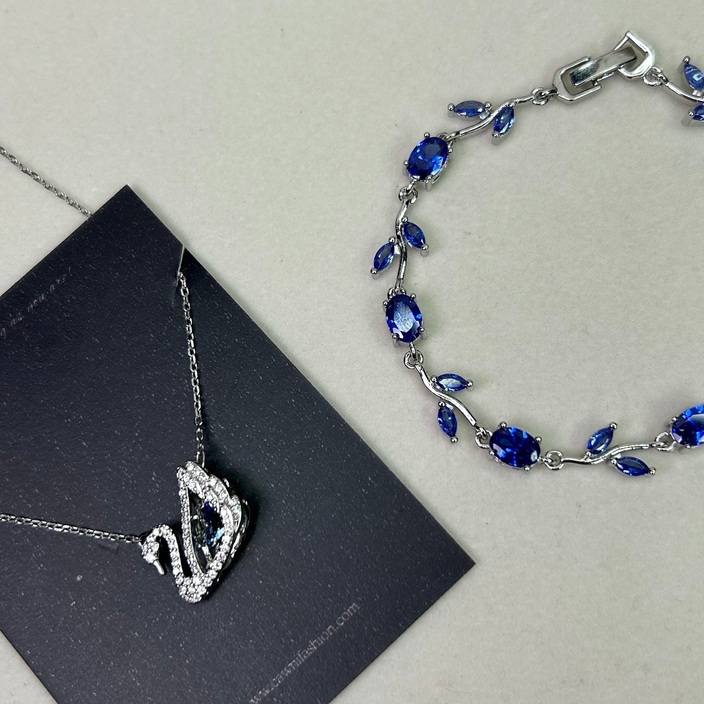 Ensemble Swan necklace blue X tulip bracelet blue