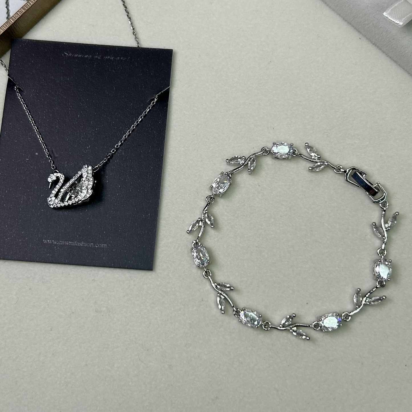 Ensemble Swan necklace blue X tulip bracelet blue